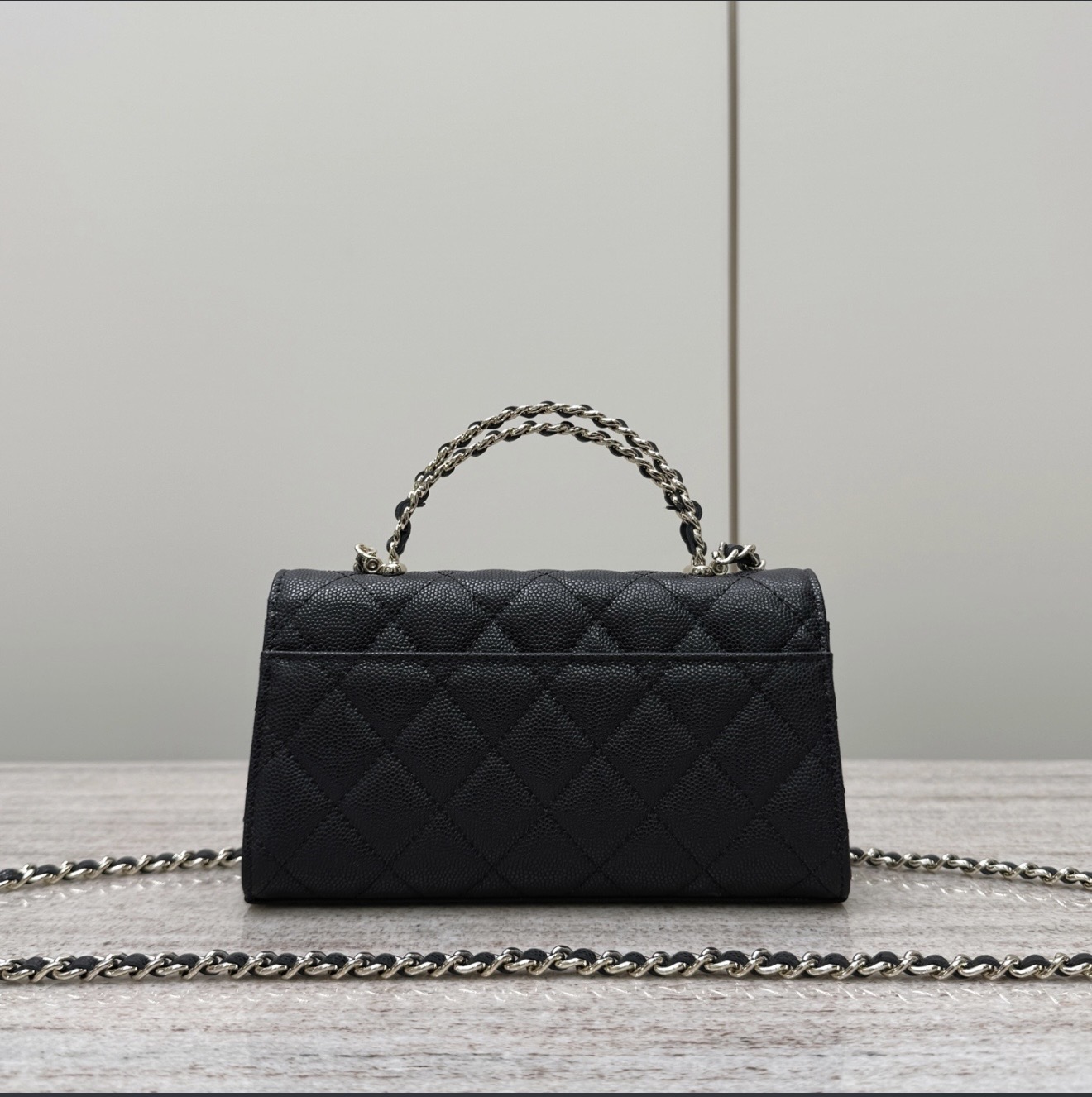 Kelly Top Handle - Black — صورة 4 من 9