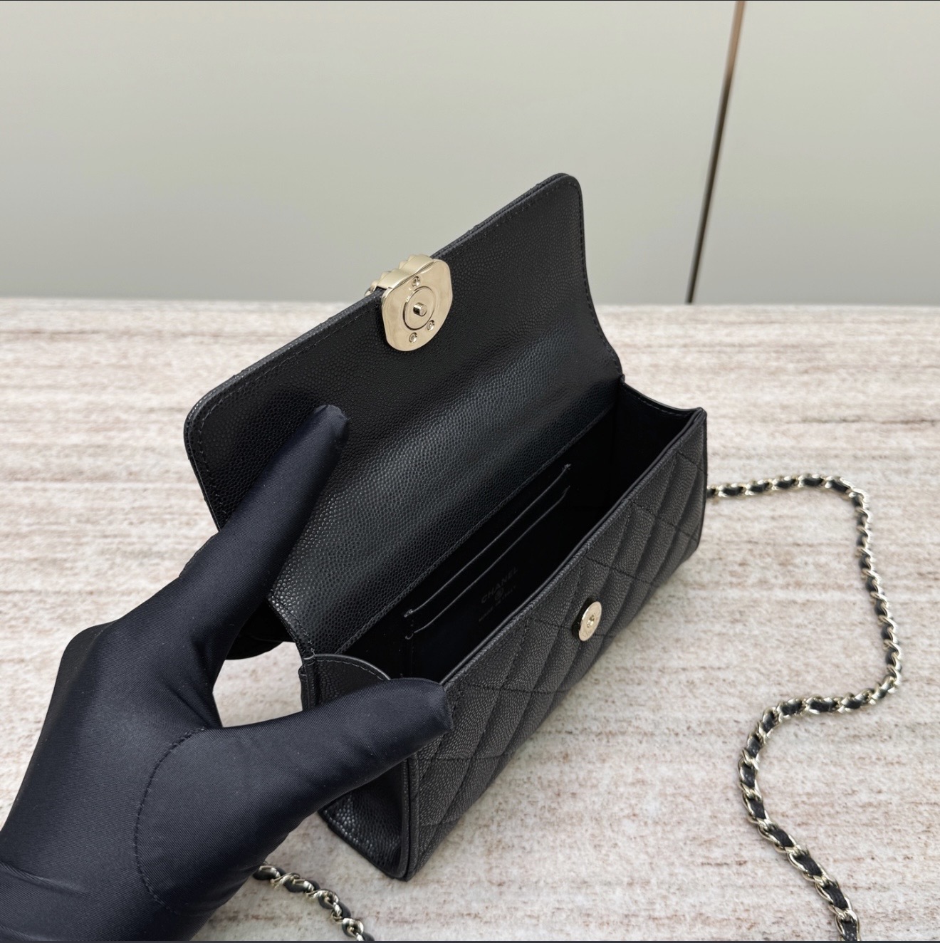 Kelly Top Handle - Black — صورة 3 من 9