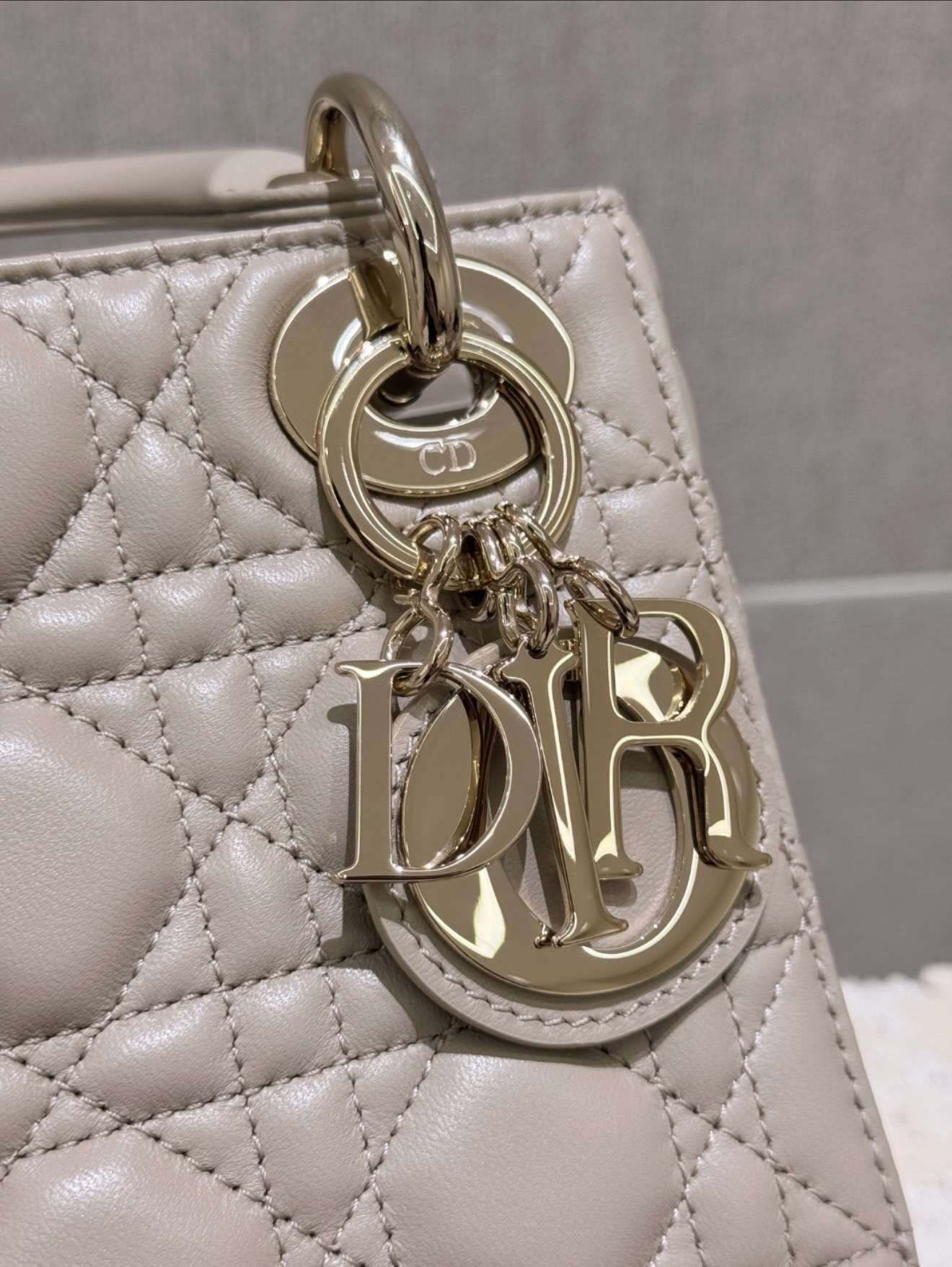 Lady Dior - Mini Beige — صورة 5 من 9