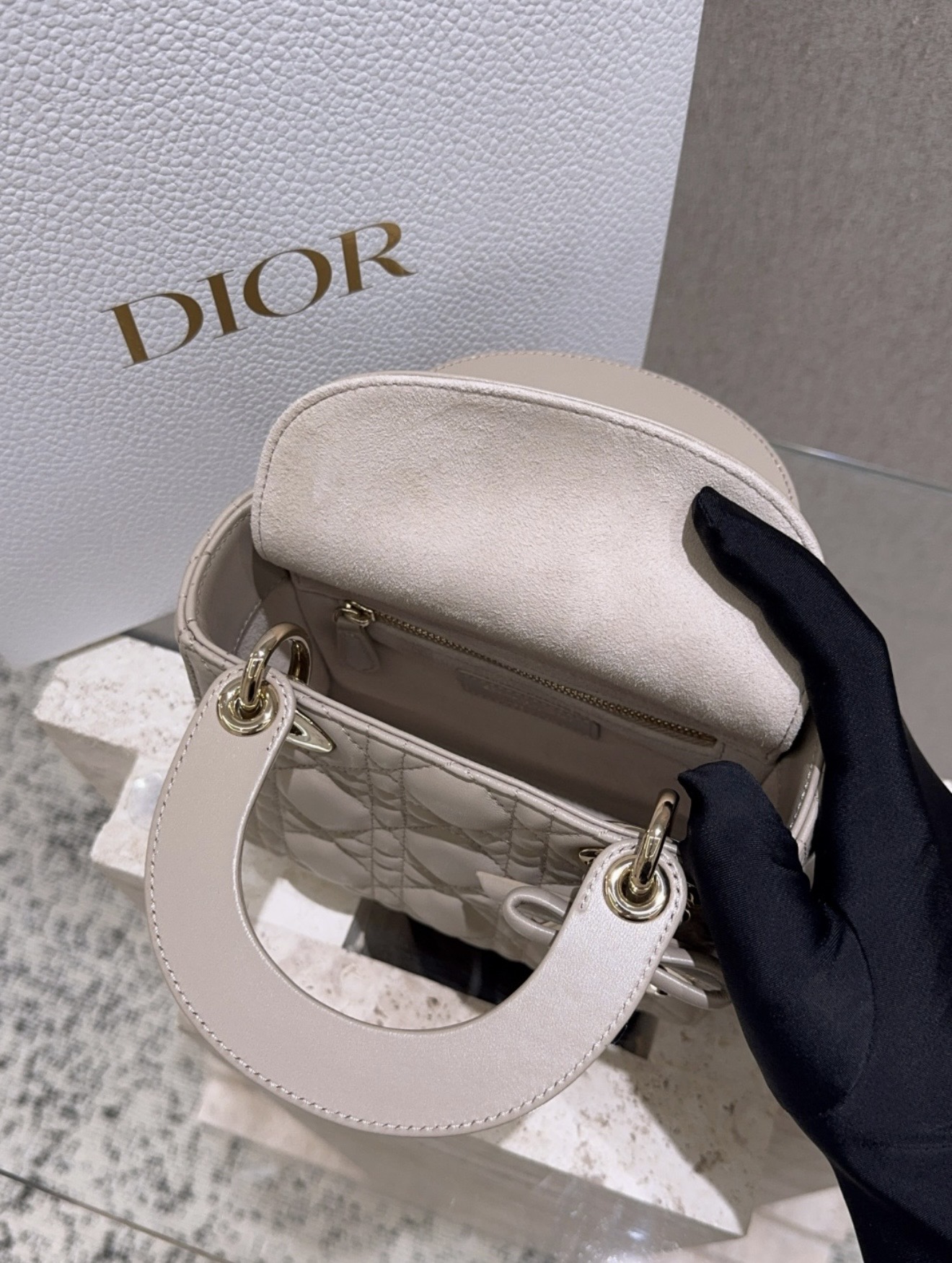 Lady Dior - Mini Beige — صورة 3 من 9