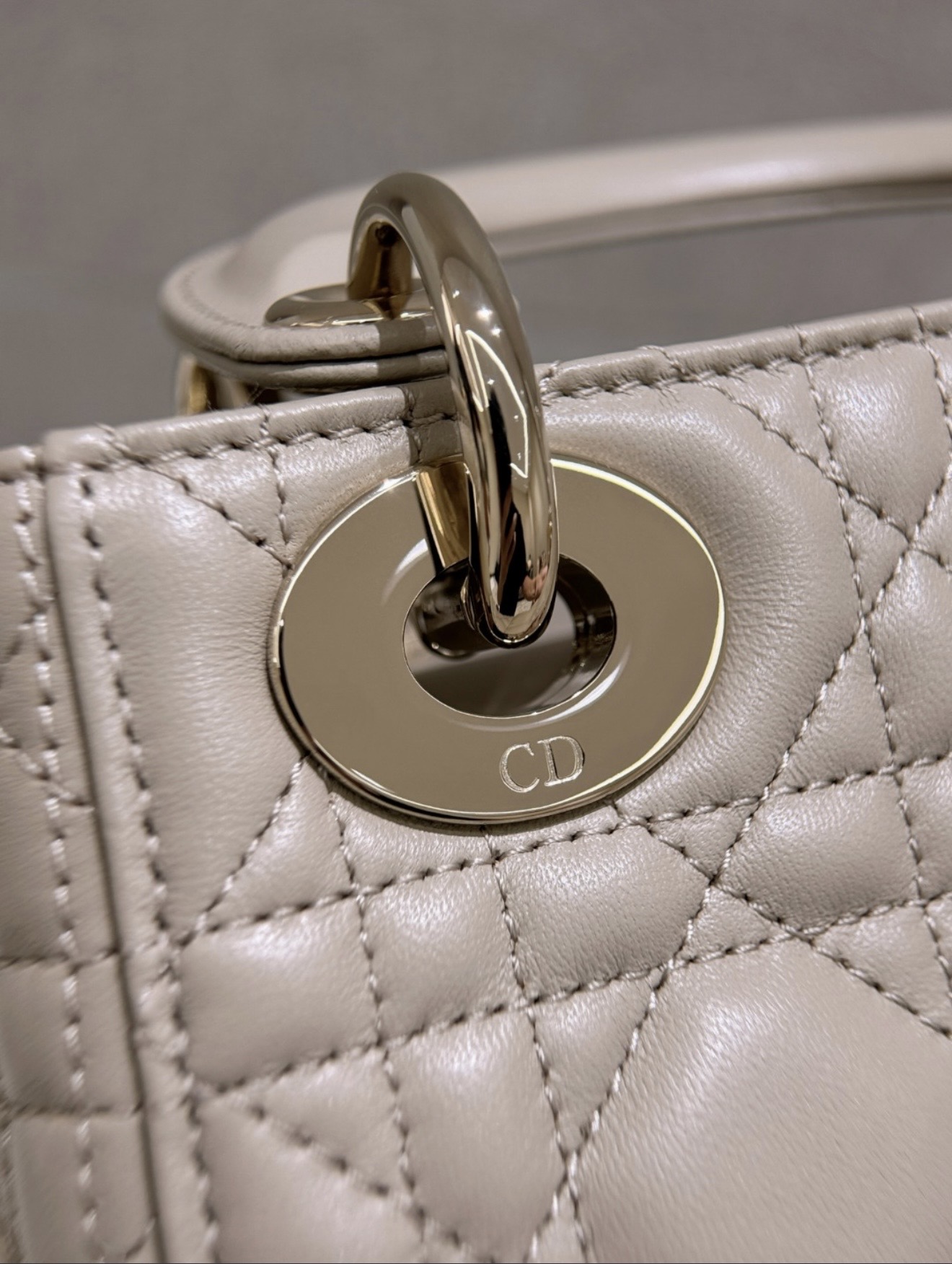 Lady Dior - Mini Beige — صورة 2 من 9