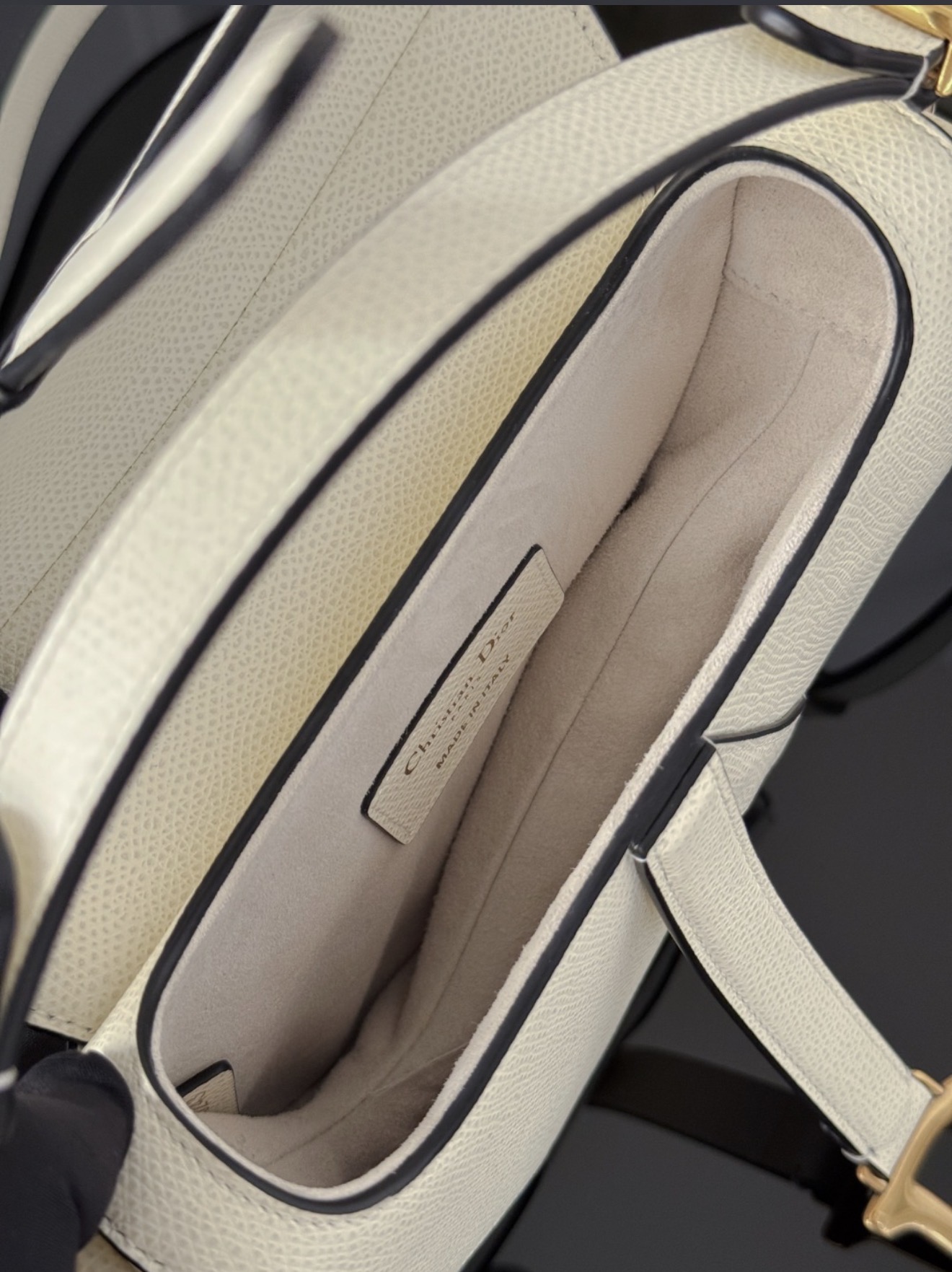 Saddle - Small White — صورة 9 من 9