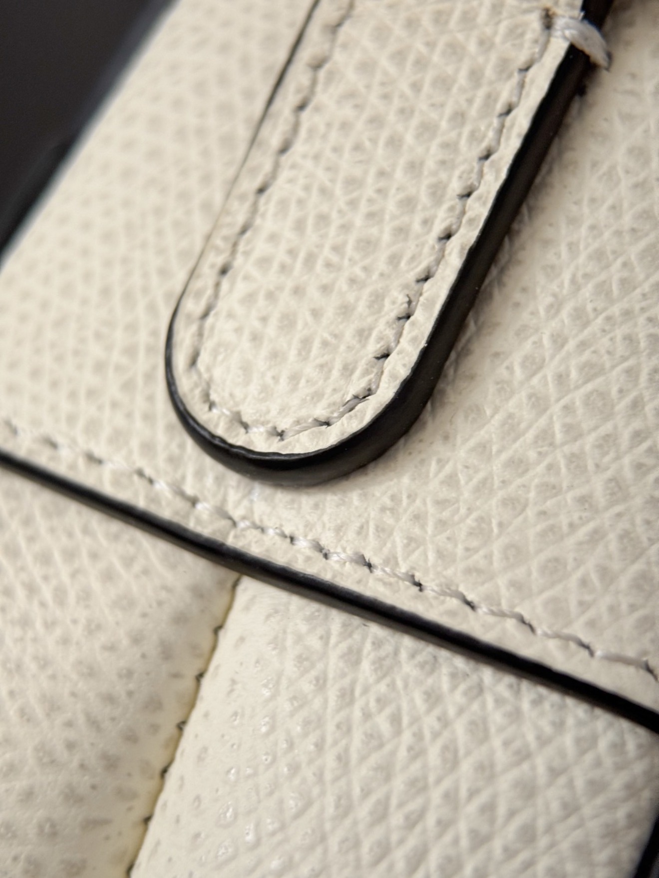 Saddle - Small White — صورة 5 من 9