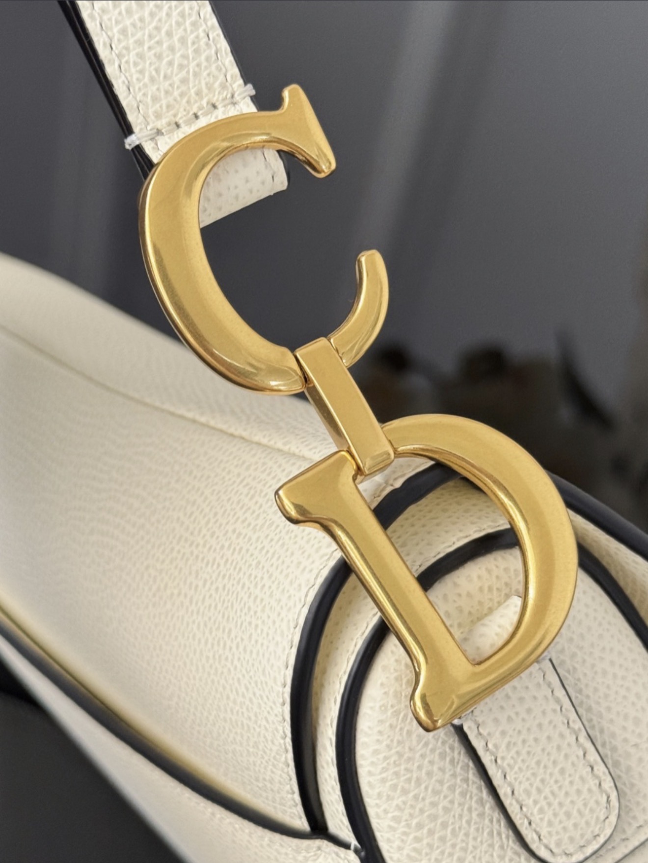 Saddle - Small White — صورة 3 من 9