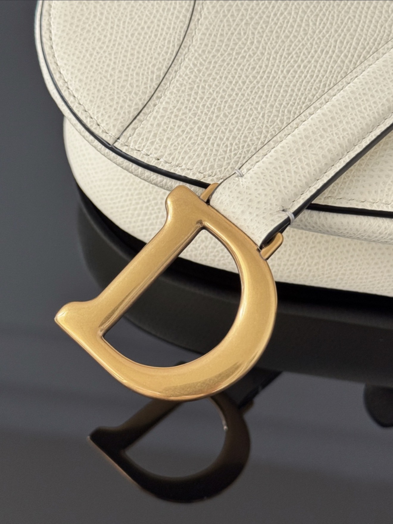 Saddle - Small White — صورة 2 من 9