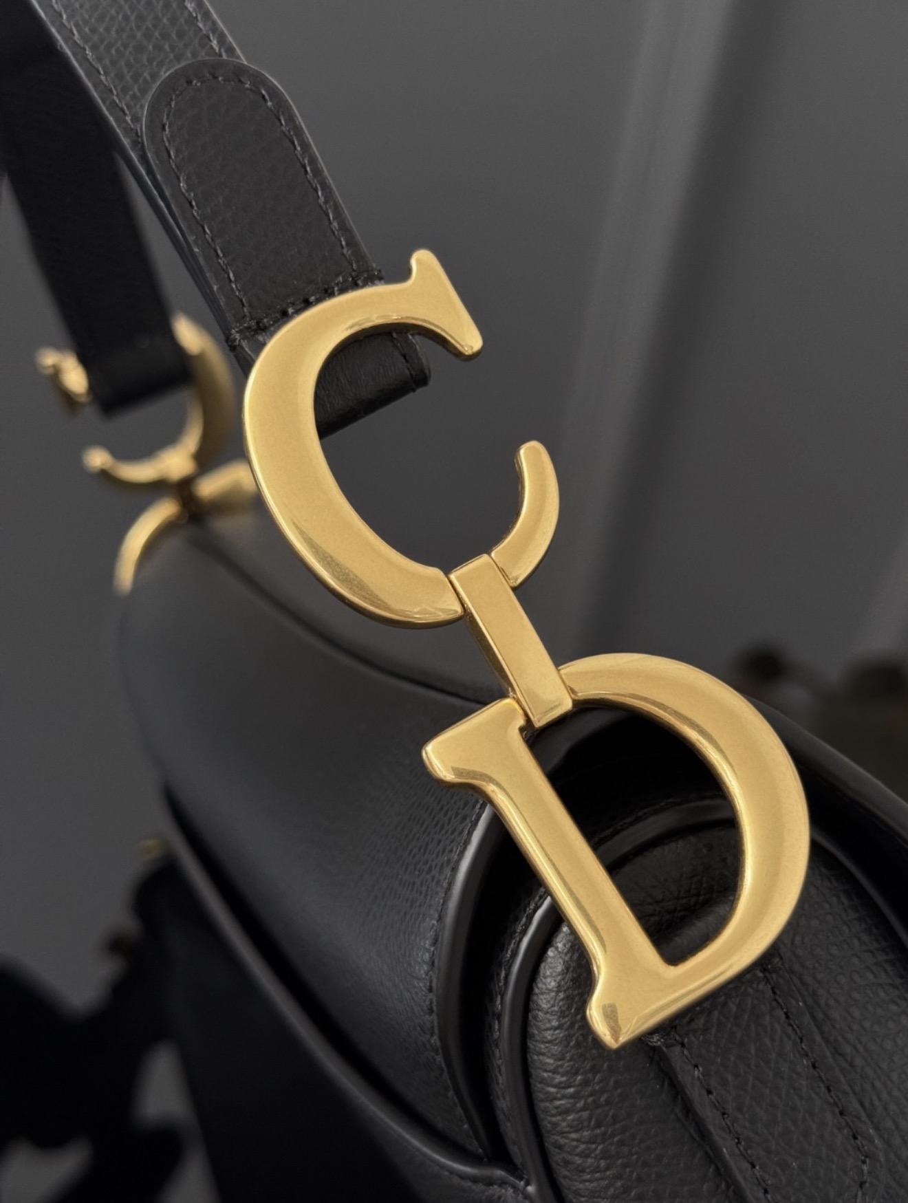 Saddle - Small Black — صورة 3 من 9