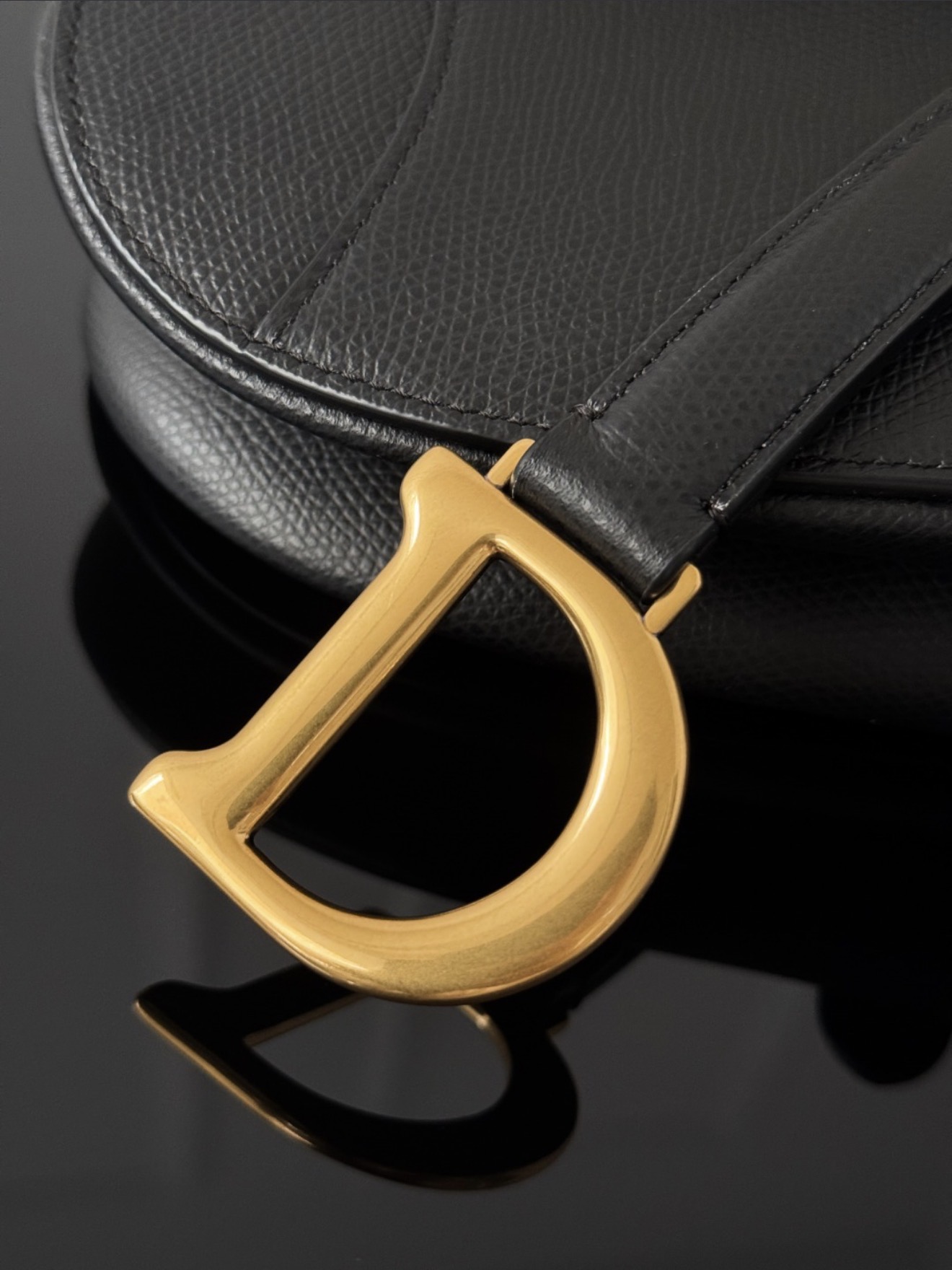 Saddle - Small Black — صورة 2 من 9