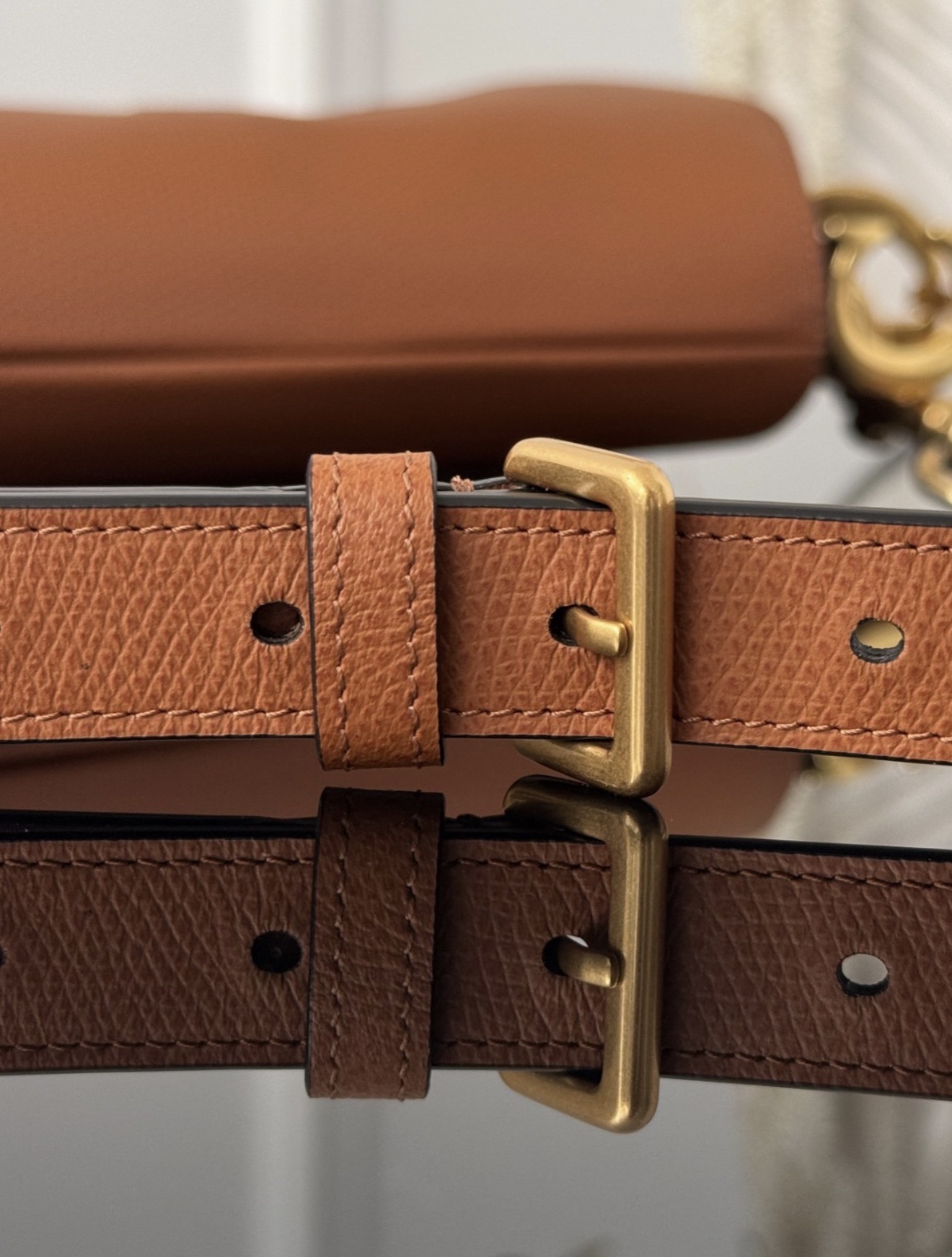 Saddle - Small Golden Brown — صورة 5 من 9