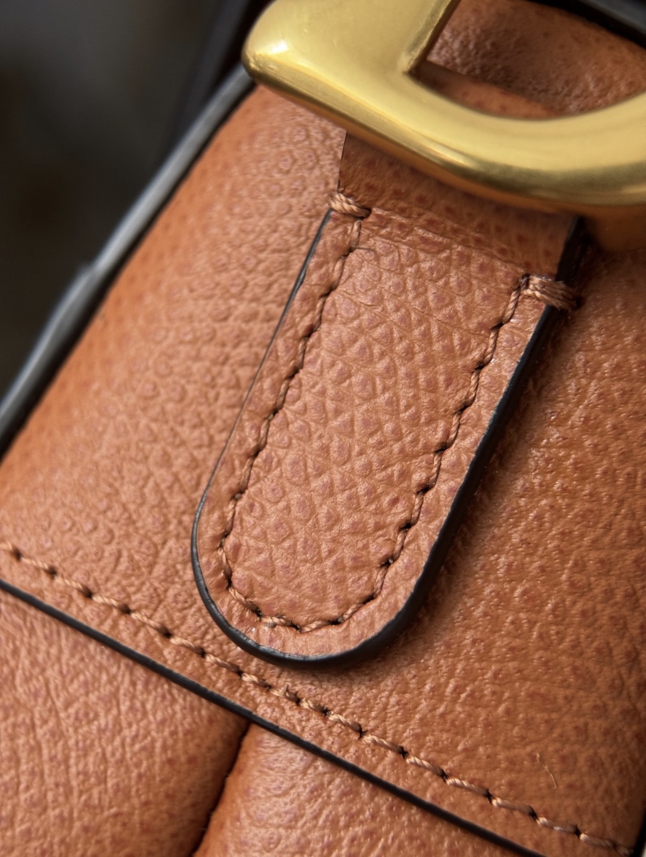 Saddle - Small Golden Brown — صورة 6 من 9