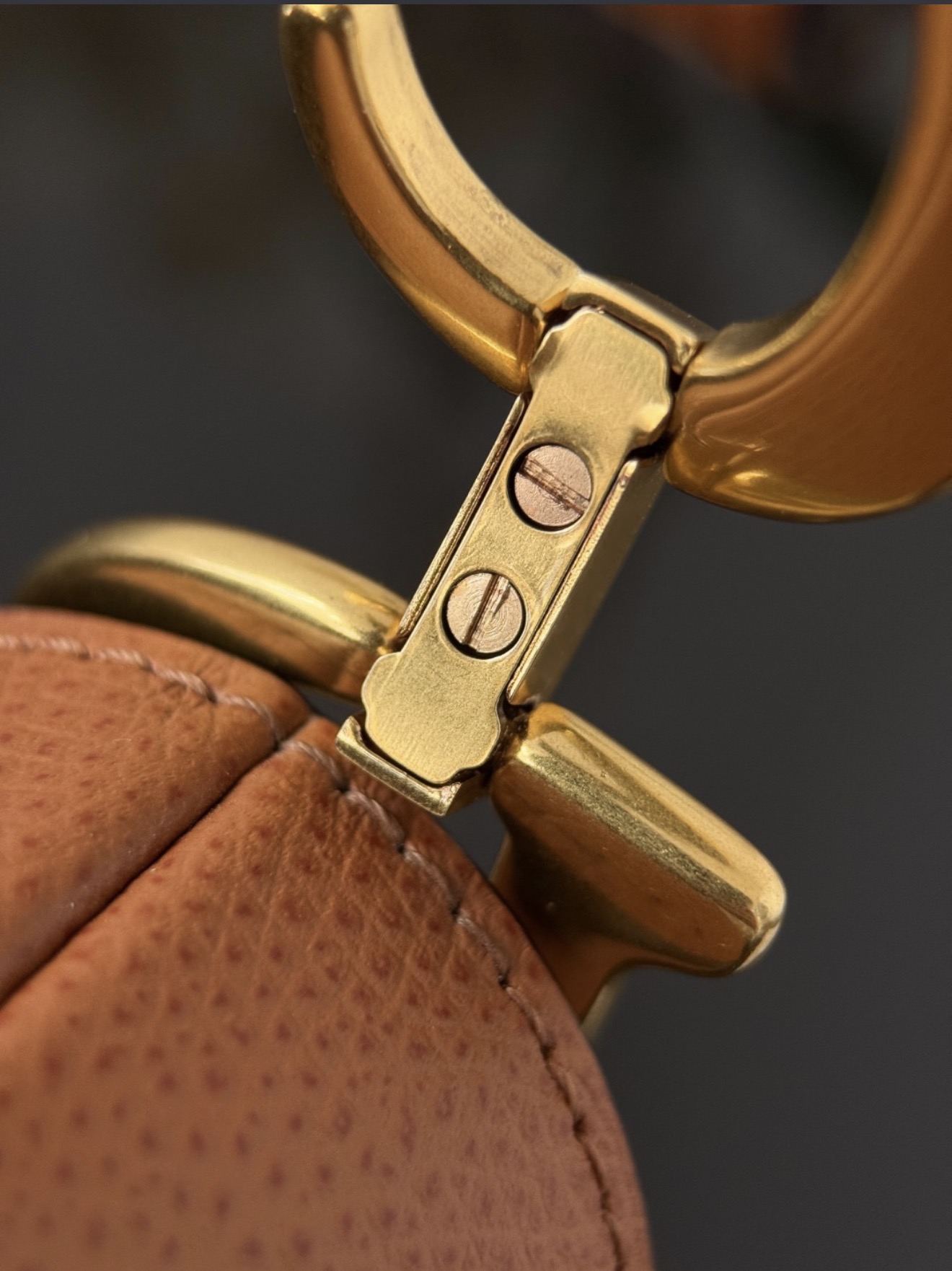 Saddle - Small Golden Brown — صورة 7 من 9