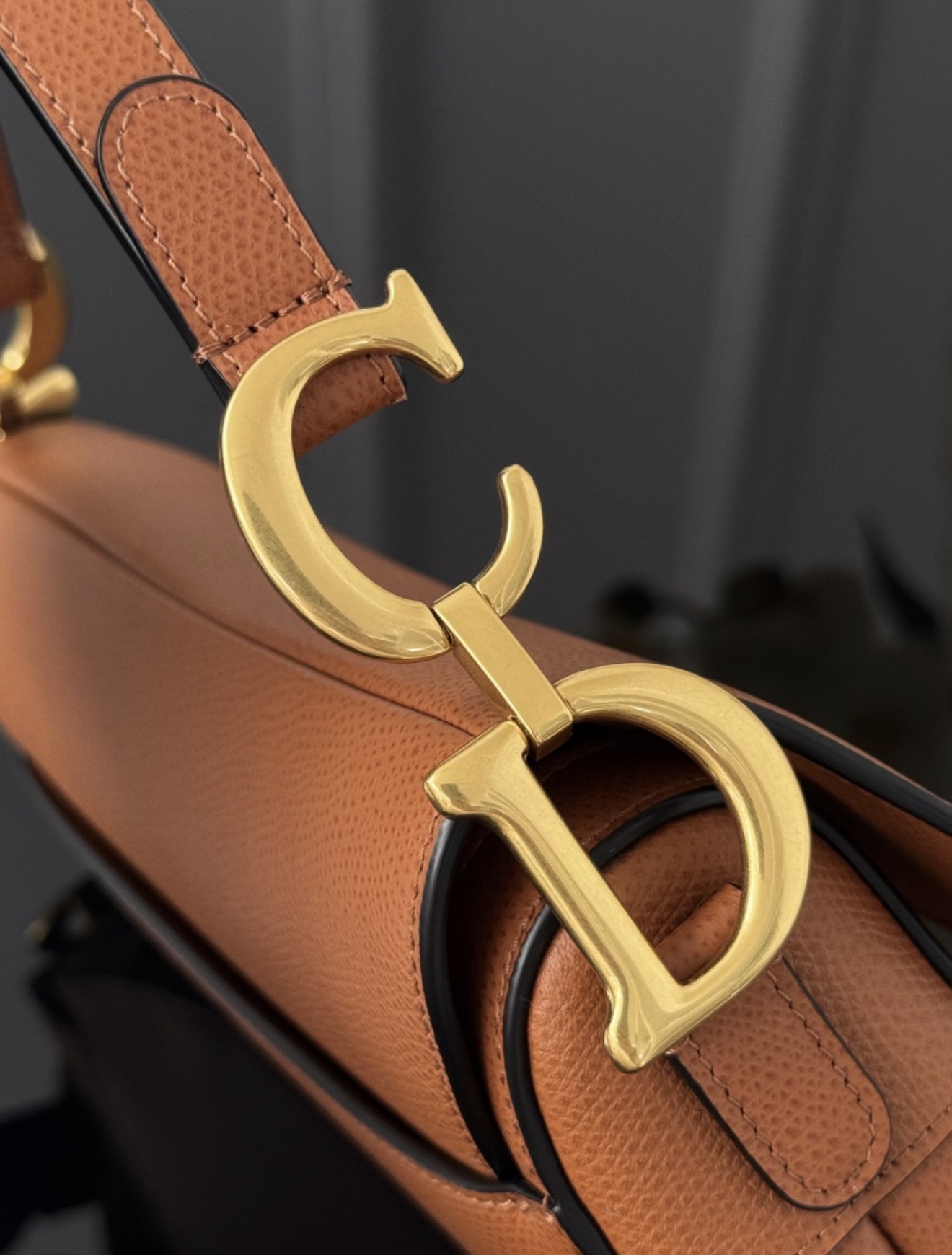 Saddle - Small Golden Brown — صورة 3 من 9