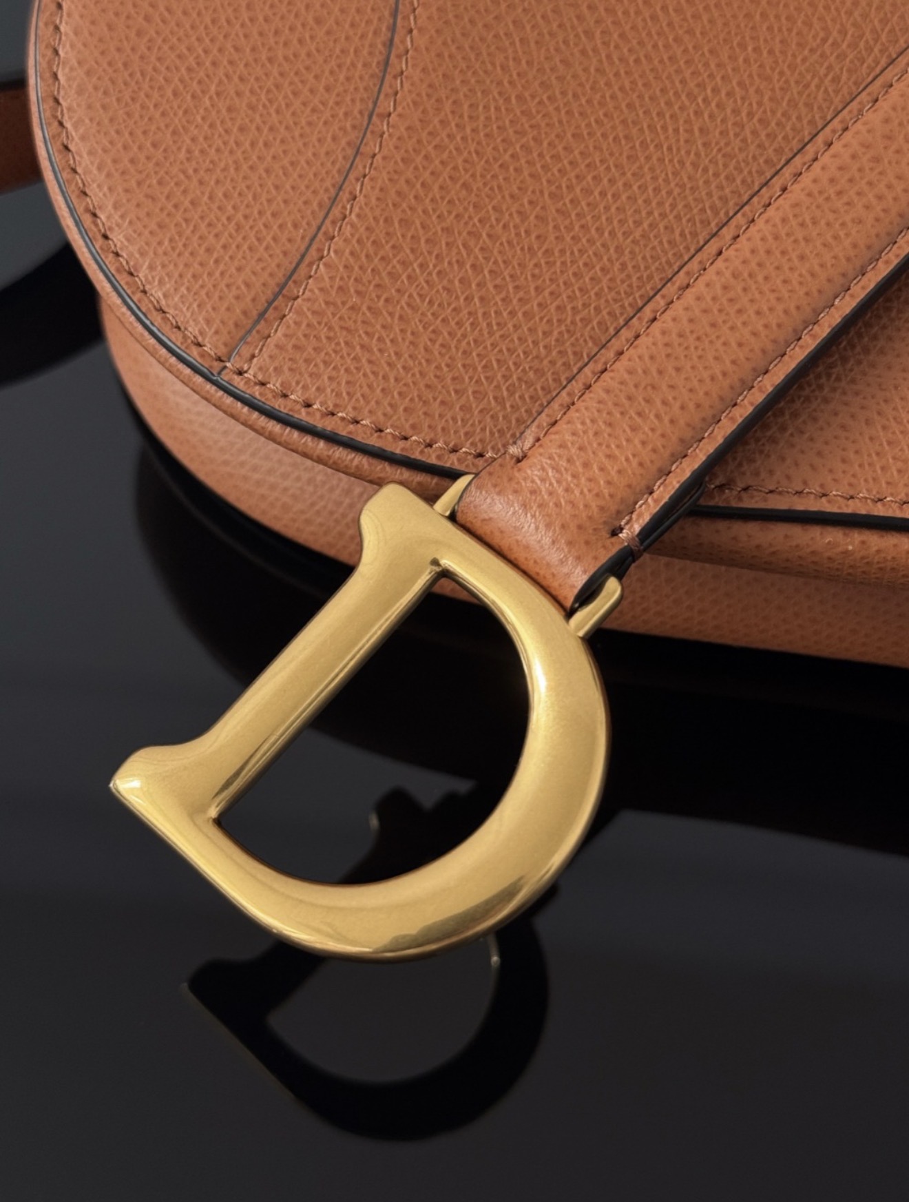 Saddle - Small Golden Brown — صورة 2 من 9