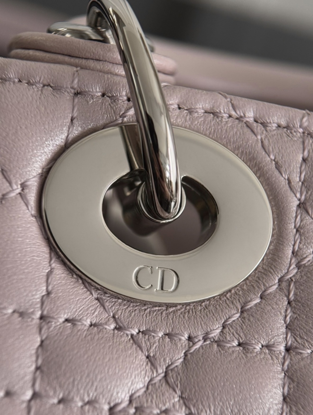Lady Dior - Micro Pearly Pink — صورة 3 من 9