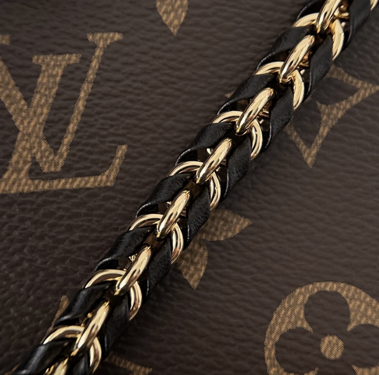Vanity Monogram — صورة 6 من 9