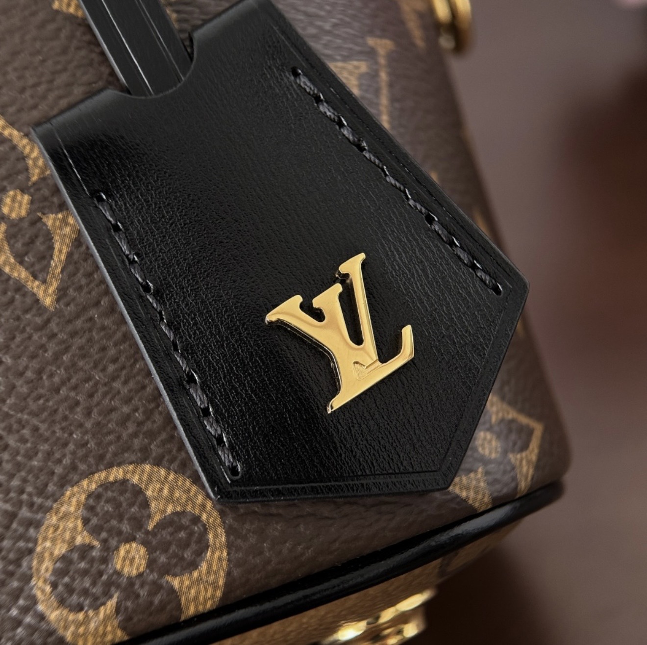 Vanity Monogram — صورة 3 من 9