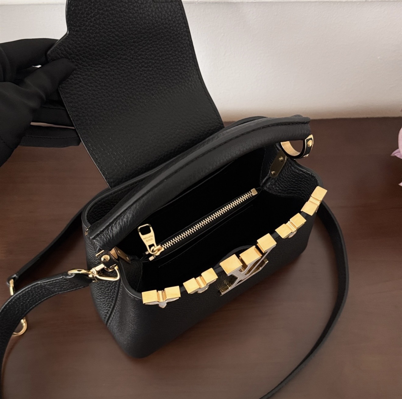 Capucines Mini - Black — صورة 4 من 9
