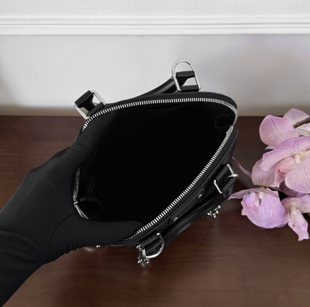 Alma Trunk - Black — صورة 2 من 9