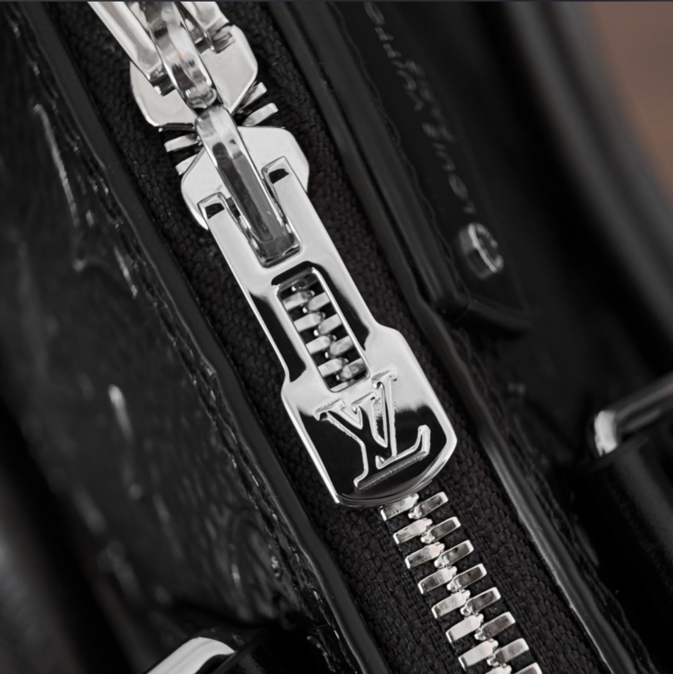 Alma Trunk - Black — صورة 3 من 9