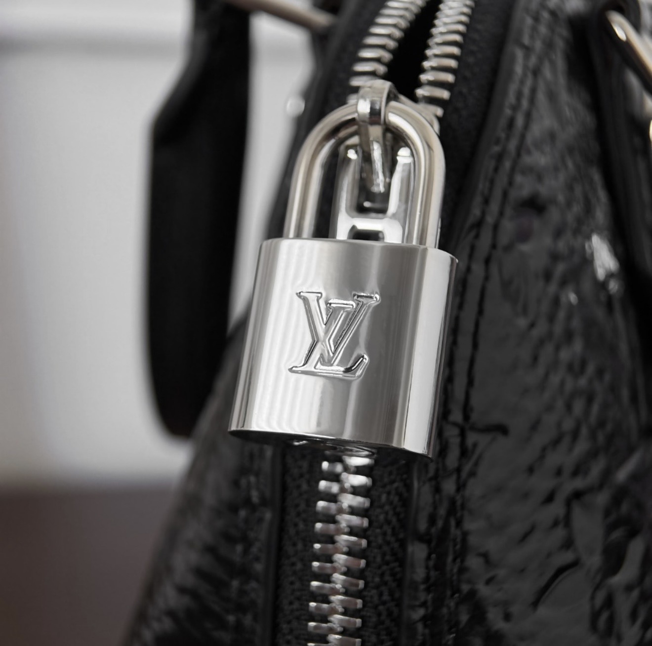 Alma Trunk - Black — صورة 6 من 9