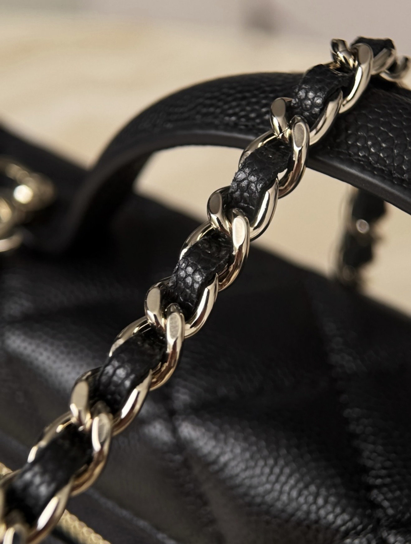Vanity calfskin - Black — صورة 8 من 9