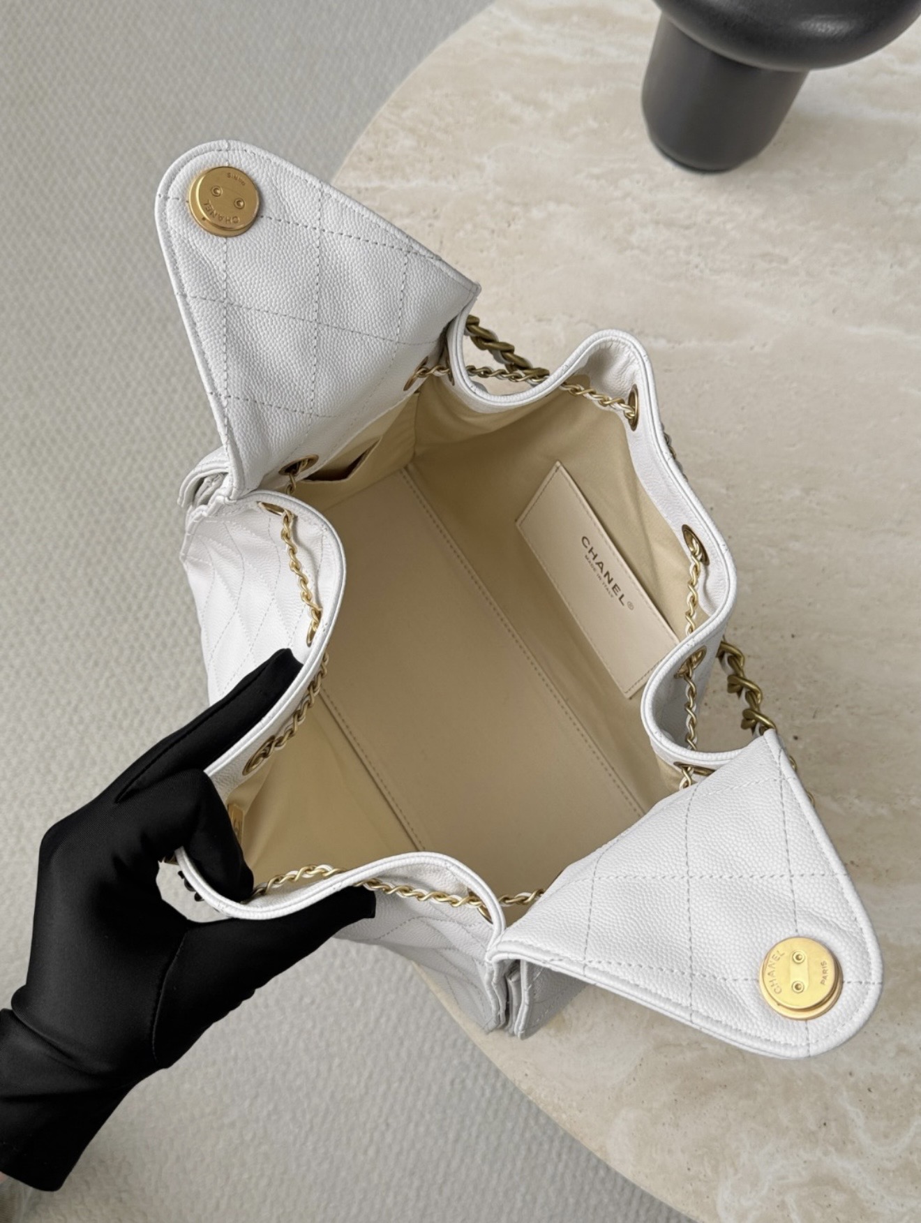 Chanel 25 - white — صورة 9 من 9