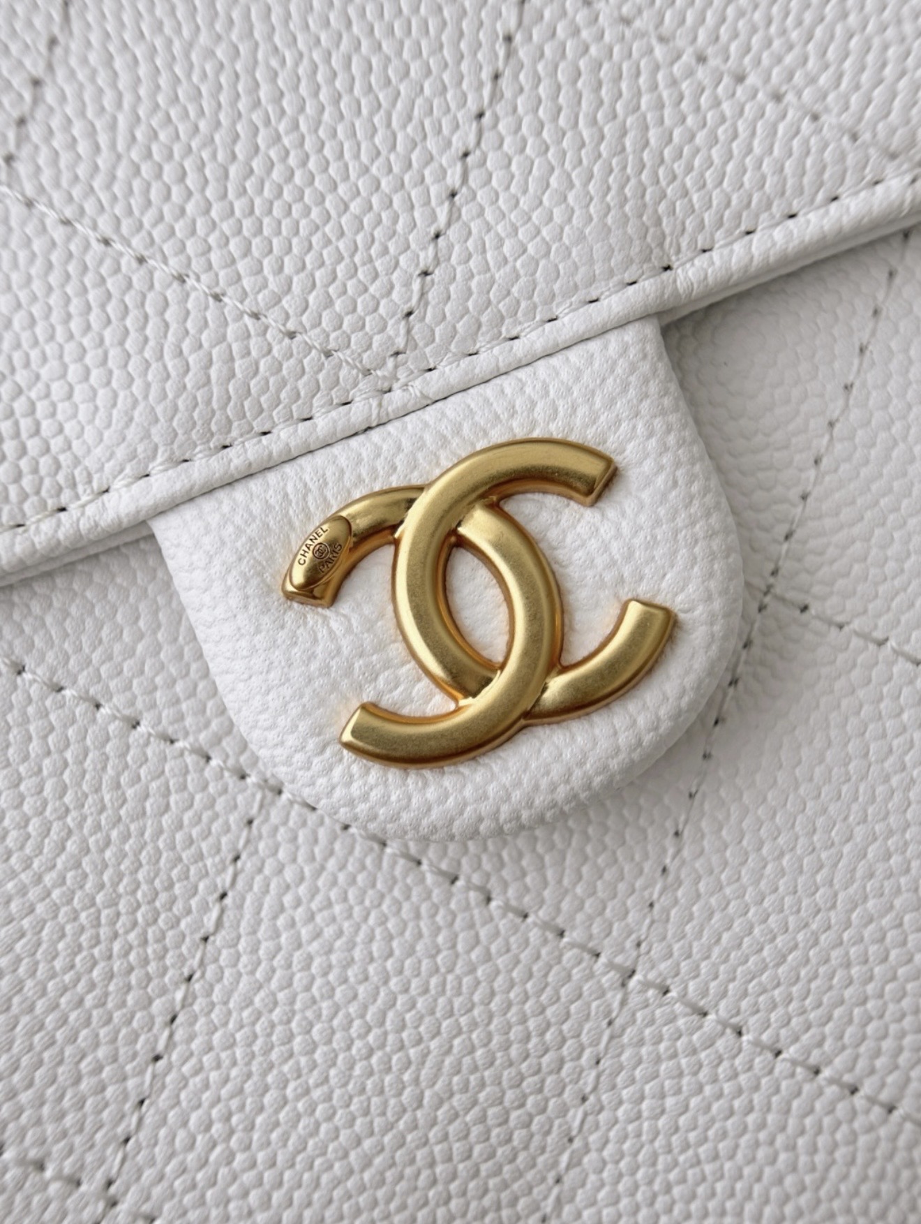 Chanel 25 - white — صورة 3 من 9
