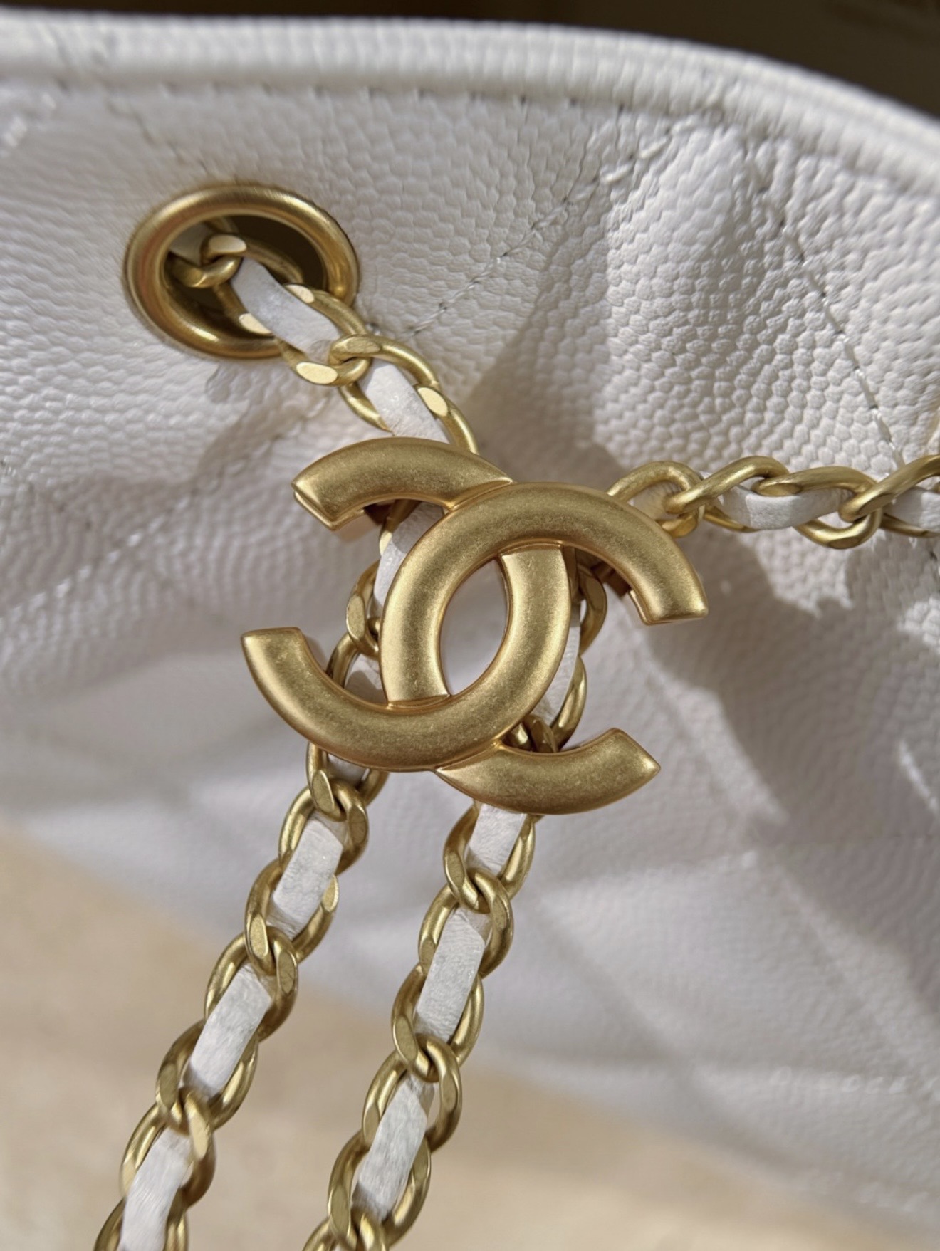 Chanel 25 - white — صورة 2 من 9