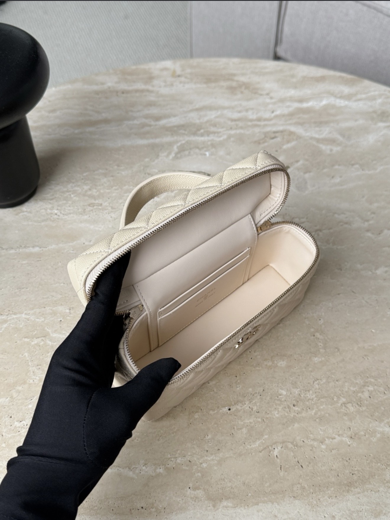 Chanel Vanity - Off white — صورة 2 من 9