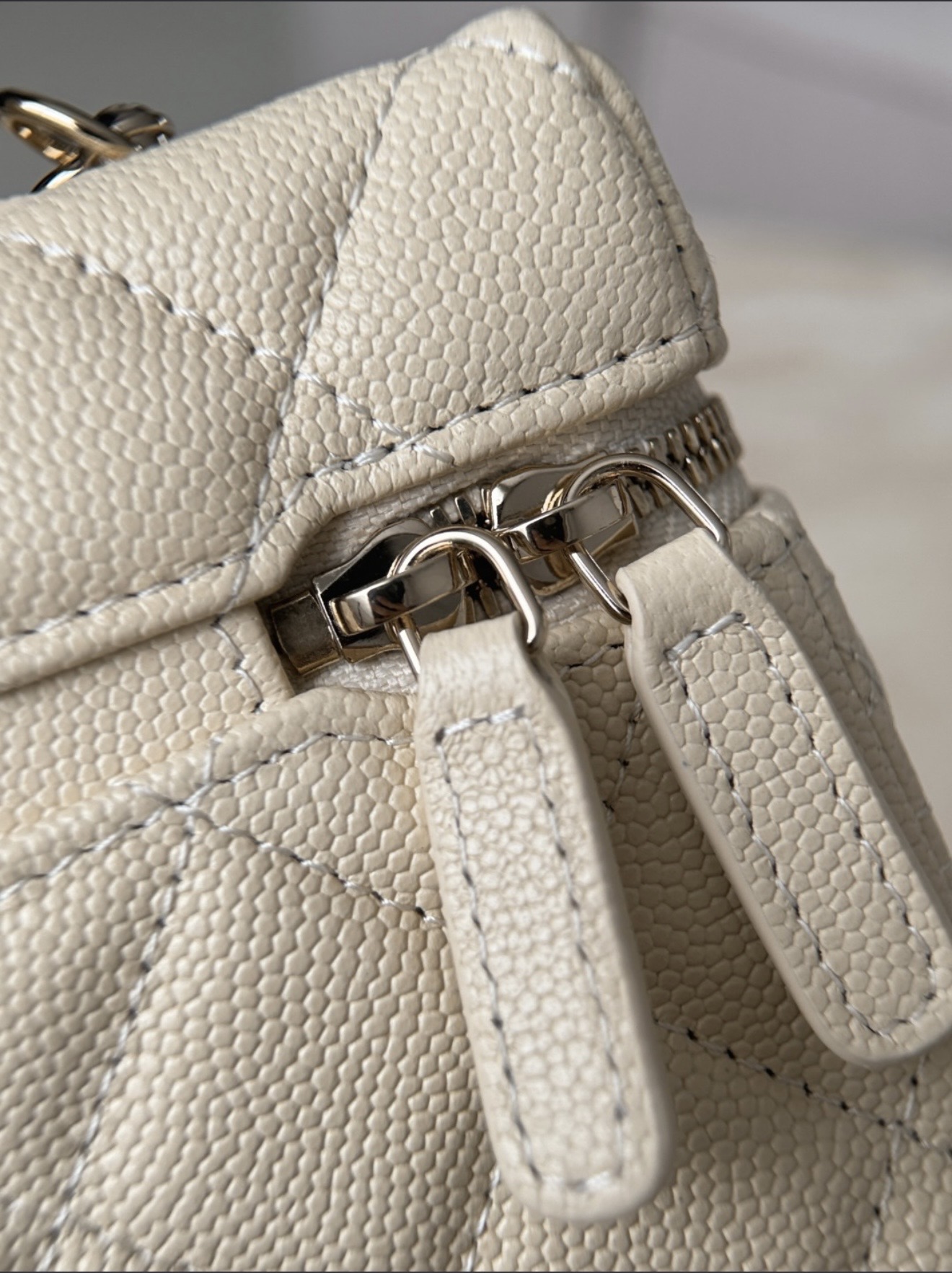 Chanel Vanity - Off white — صورة 5 من 9